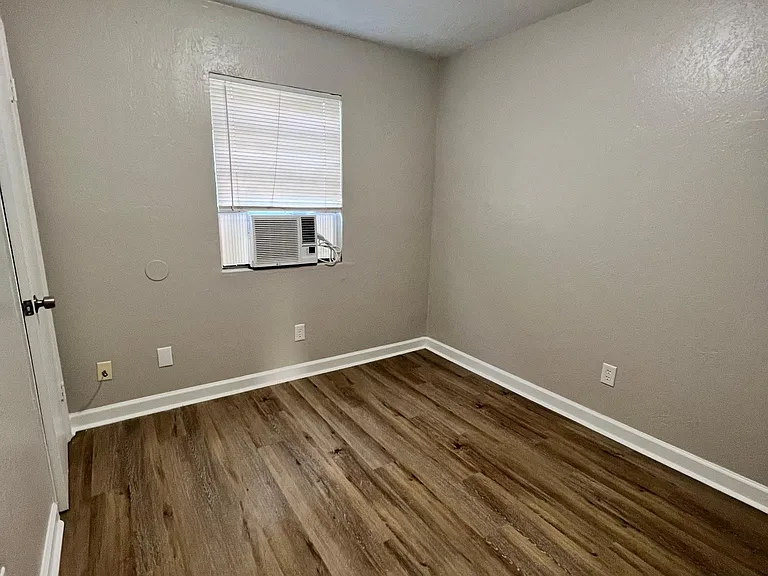 1186 Oregon Ave — Photo 9