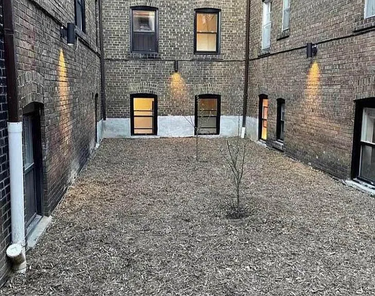 1094 College St #11 — Photo 11