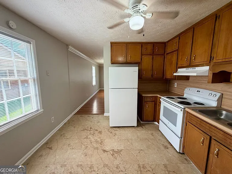 1780 Southgate Ln SE — Photo 4