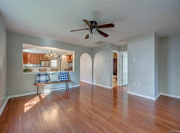 3rd image of 130 Pratt St