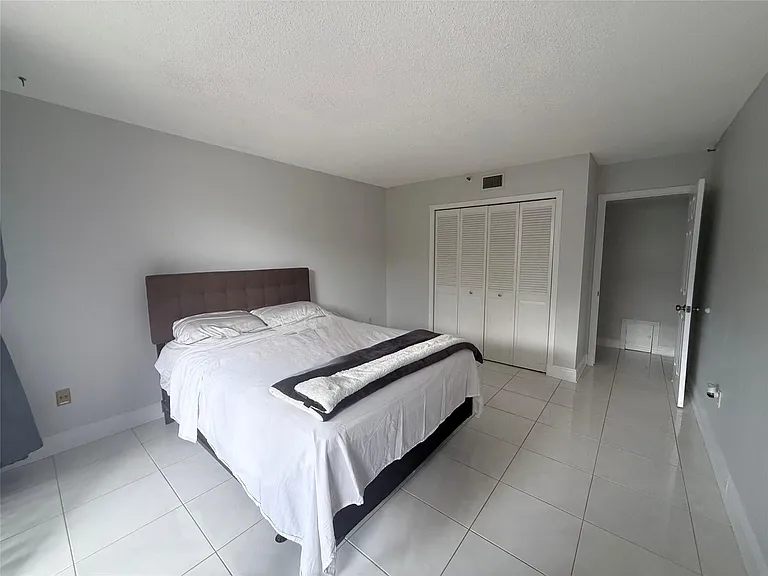 859 Jeffery St #1040 — Photo 26