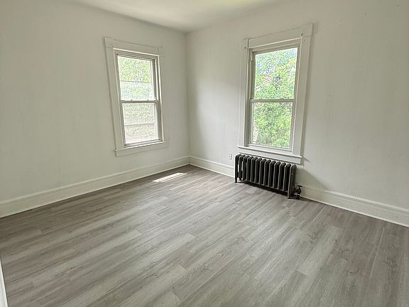 2nd image of 26 Huntington St #2