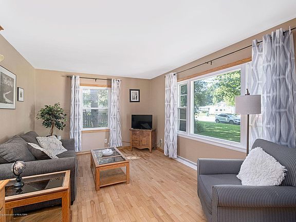 4th image of 961 Meadow Dr
