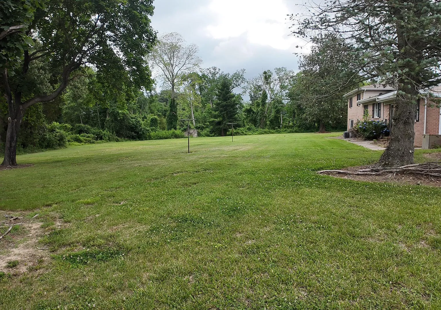 3 bed, 2104 sqft, $2,600 — Photo 2