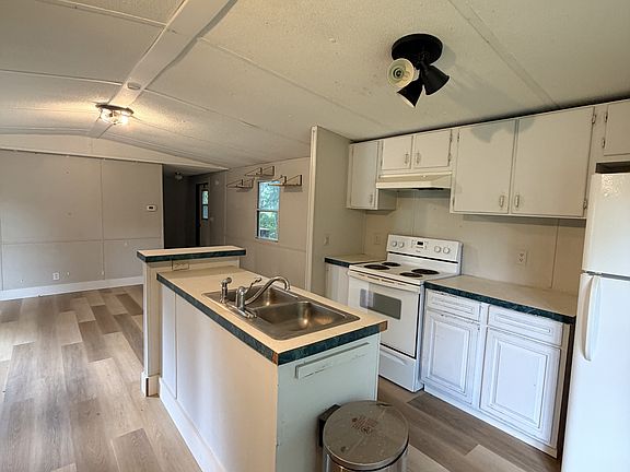 3rd image of 147 Phillips Ln