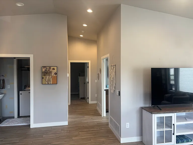hallway to bedrooms and main bath