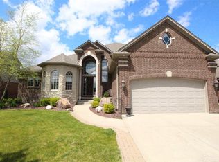 19461 Potomac Dr, Macomb, MI 48044