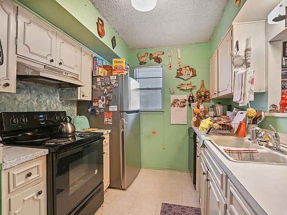 3rd image of 925-927 Oblate Dr