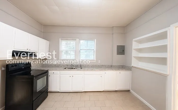 3 bed, 1.0 bath, 1326 sqft, $1,049 — Photo 4