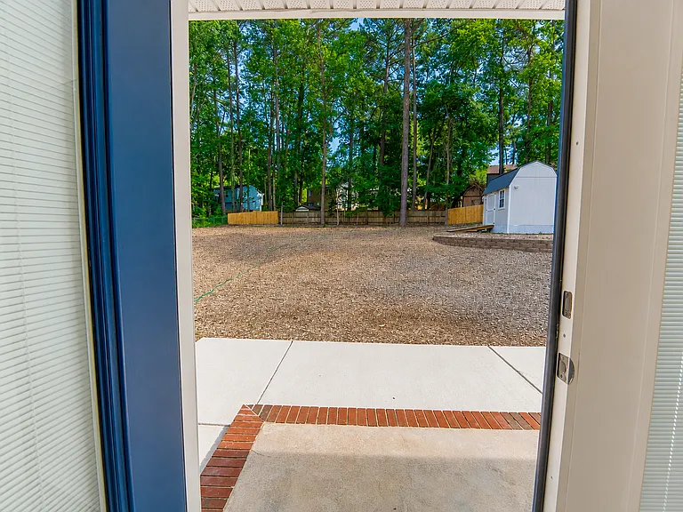 2117 Sierra Dr — Photo 31