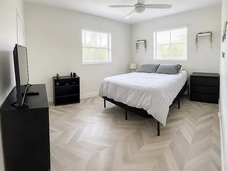 4733 W Wallace Ave — Photo 10