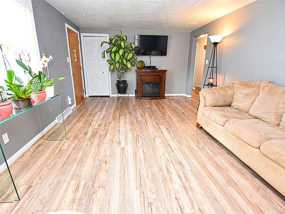4th image of 138 Richard Ave