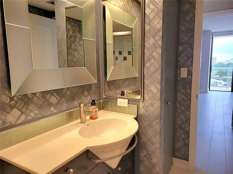 20281 E Country Club Dr #503 — Photo 12
