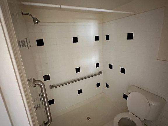 5th image of 1063 48th St APT C4