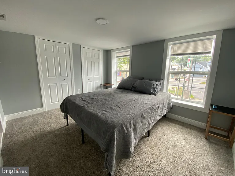 522 W King St — Photo 36