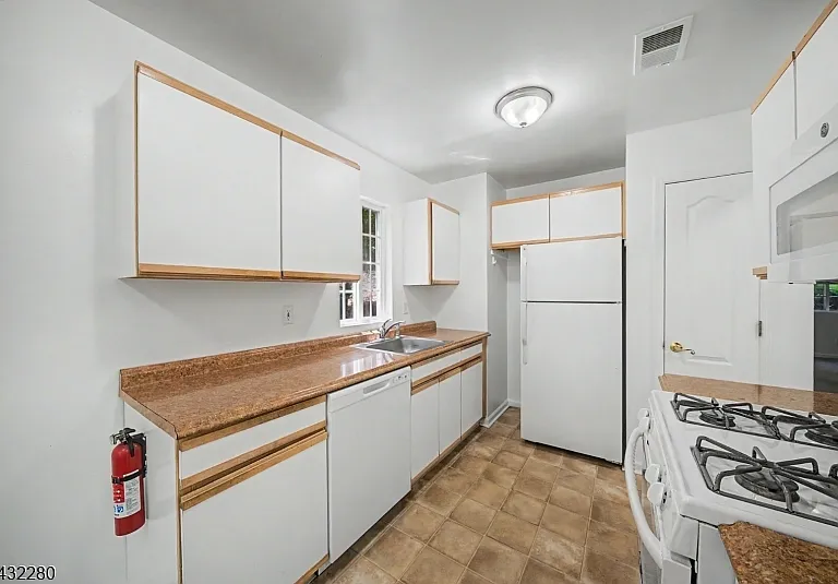 415 Union St — Photo 3
