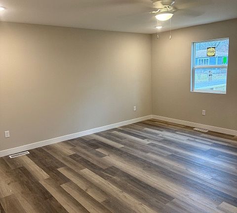 4th image of 2325 Newton St