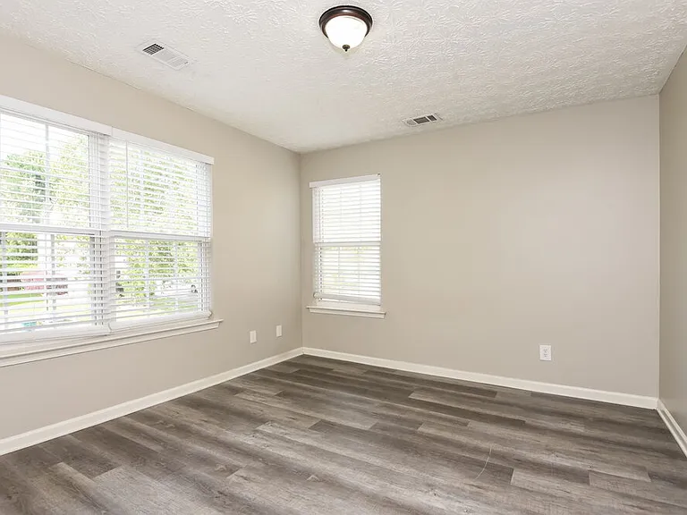 124 Drury Ln — Photo 15
