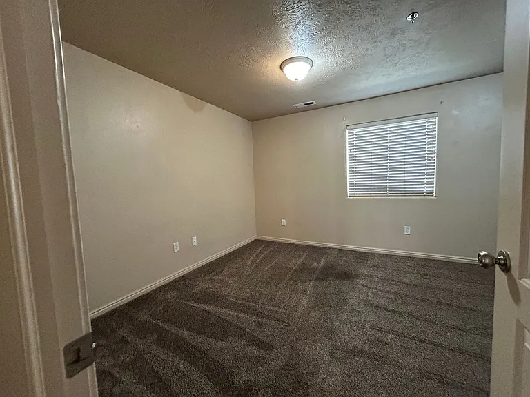 Spruce Street Apartments — Photo 5