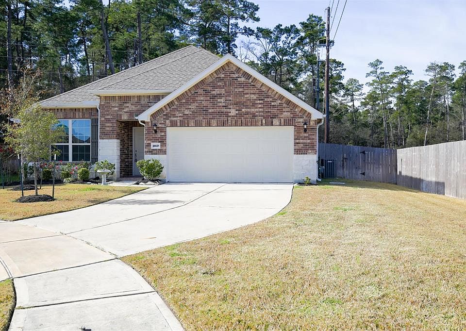 Welcome home to this lovely one story with 2368 Sq. Ft. with 3 bedrooms 2 baths in Wimbledon Falls.