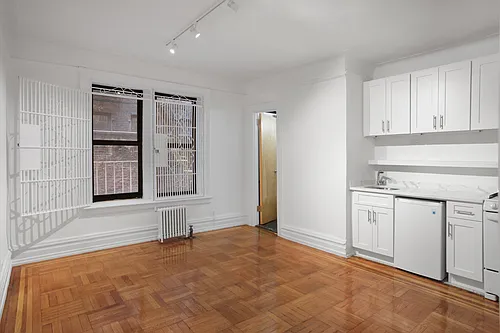 111 W 16th St #1K Photo 1