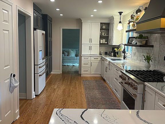 4th image of 112 Dickinson Ln