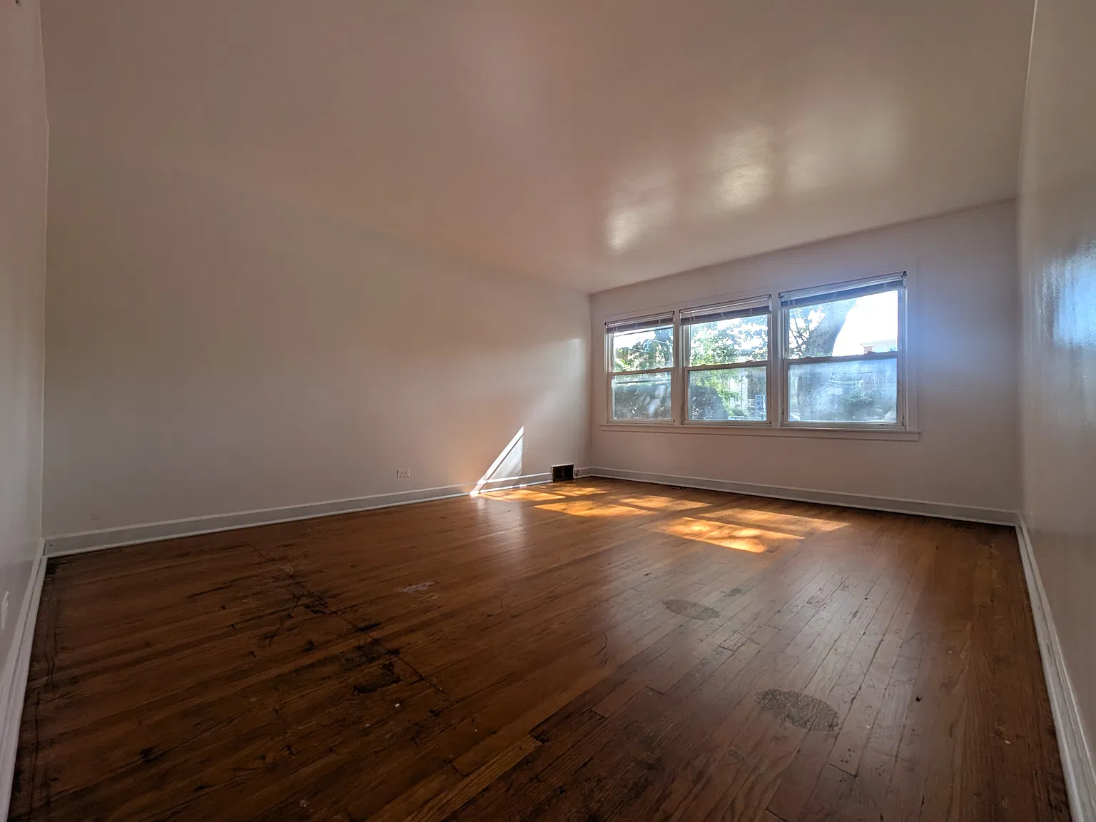 2 bed, 1000 sqft, $2,200 — Photo 2