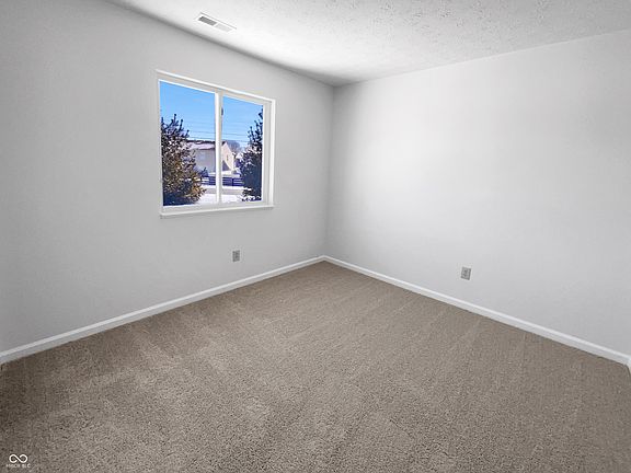 5th image of 2365 Grand Fir Dr