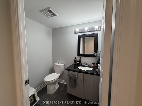 4th image of 3 Ellesmere St #607