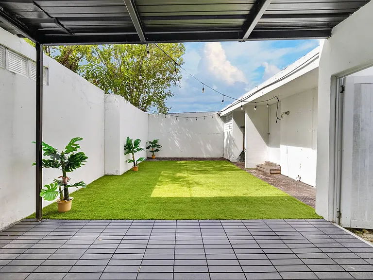 C10 Calle 5 — Photo 16
