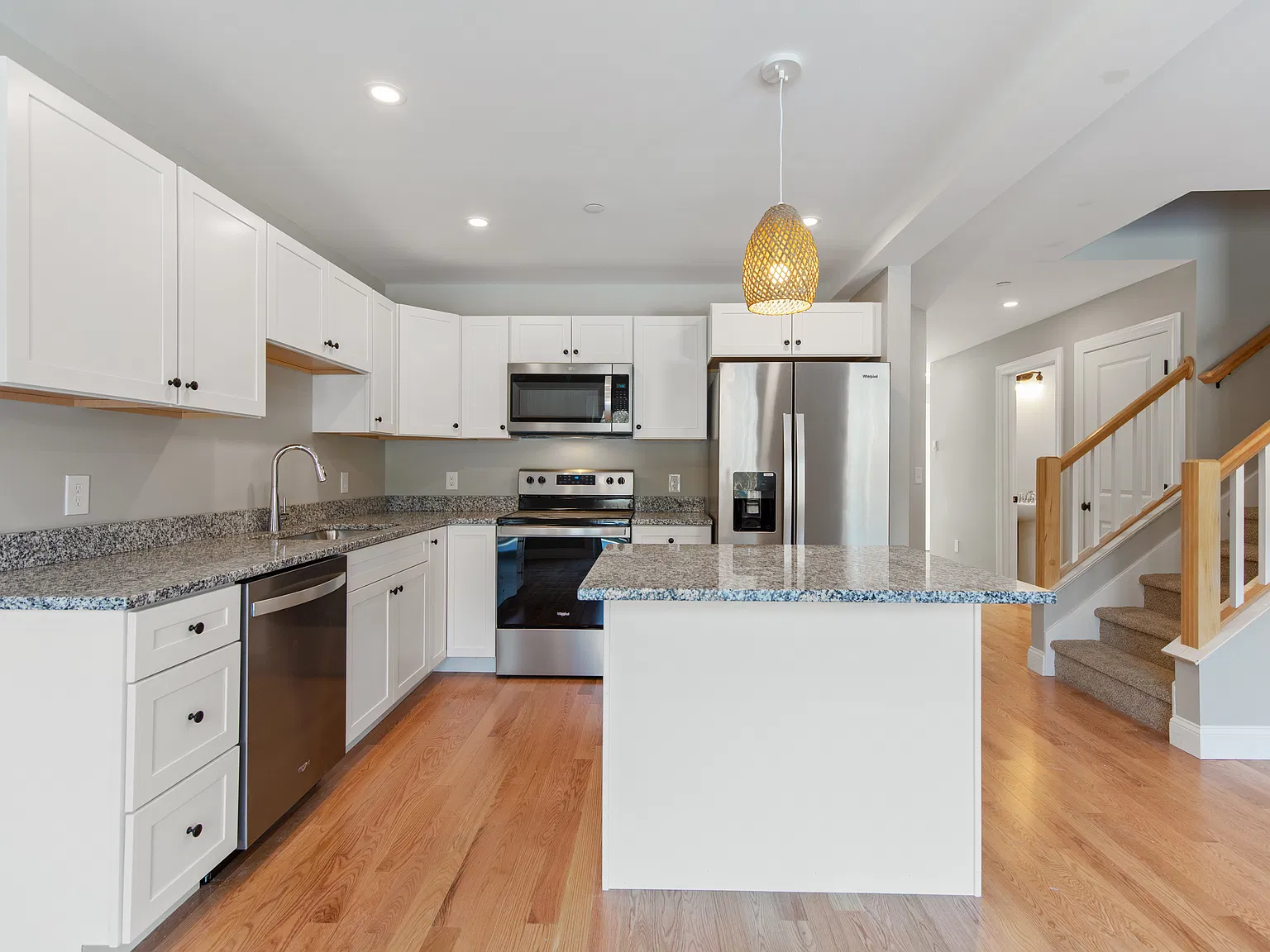 3 bed, 2.5 bath, 1400 sqft, $2,800 — Photo 2