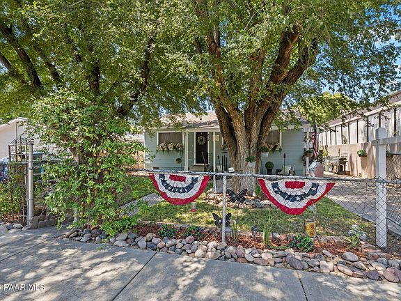 3rd image of 832 Lincoln Ave