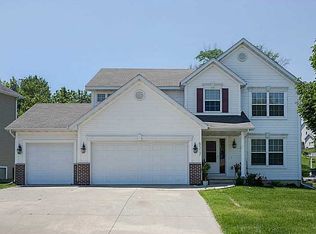 6517 Pheasant Hollow Rd SW, Cedar Rapids, IA 52404