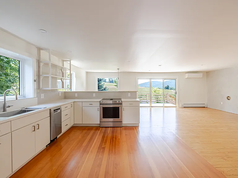 776 Mitchell St — Photo 5
