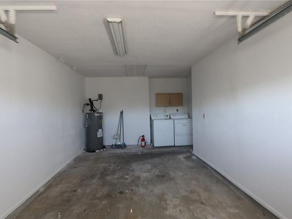 4th image of 5020 Eden Roc Dr