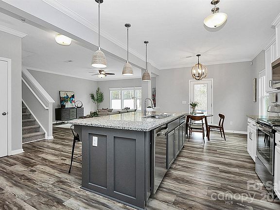 5th image of 4014 Huntley Glen Dr