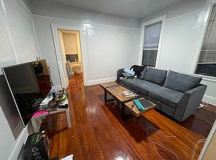 32-20 33rd St #3, Astoria, NY 11106