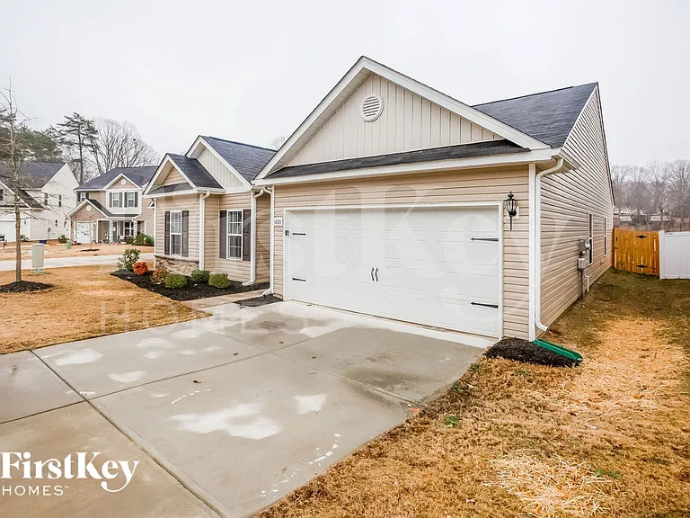 1828 Allegheny Dr — Photo 2