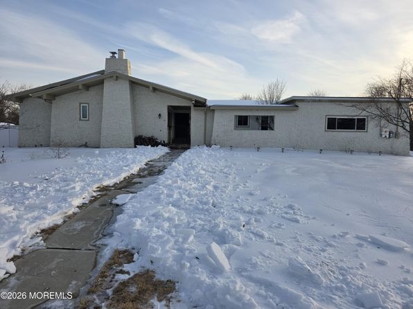 930 Fairview Dr