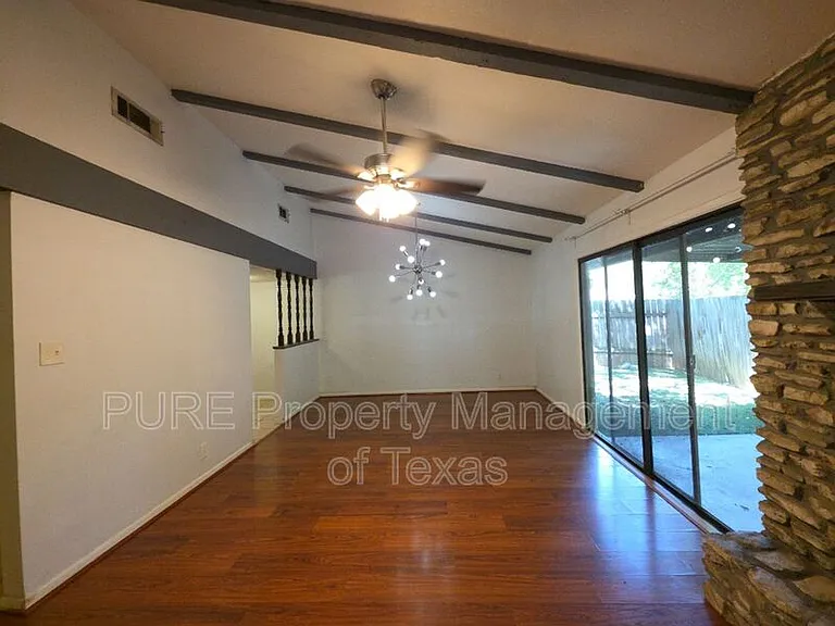 3000 Lakeside Dr — Photo 9