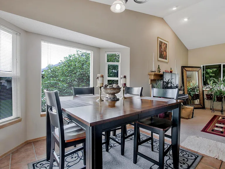 2314 N Shefford Cir — Photo 4