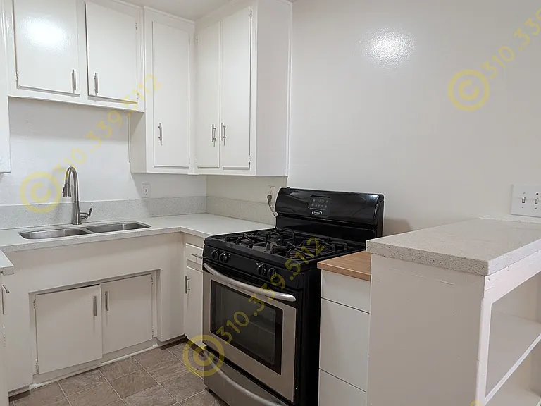 1221 Granville Ave #2 — Photo 9