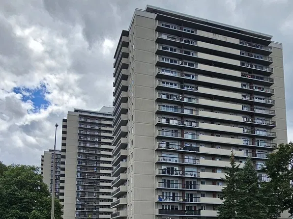 158 A McArthur Ave #804, Ottawa, ON K1L 7E7