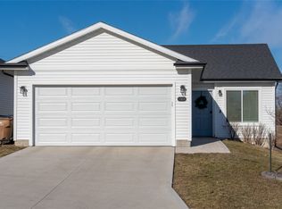 1355 Blazing Star Dr, Carlisle, IA 50047
