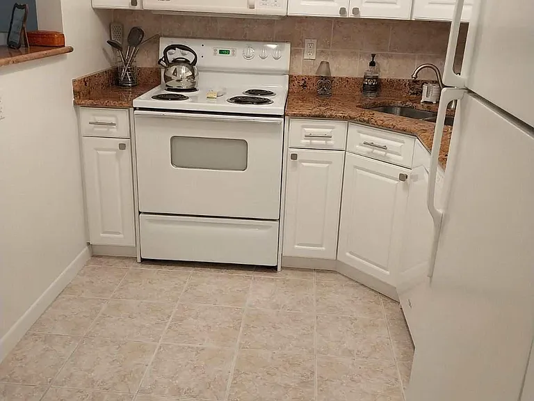 640 Snug Harbor Dr #F3 — Photo 4