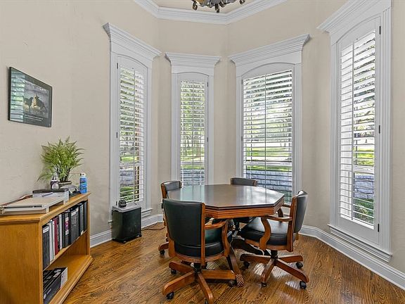 4th image of 140 Forest Creek Cir