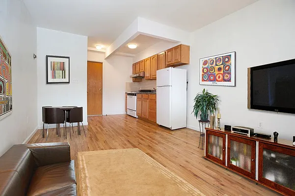 Rented by REAL New York | media 9