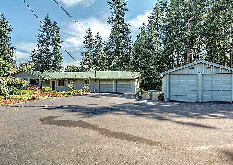 1st image of 10605 NE Crest Ave