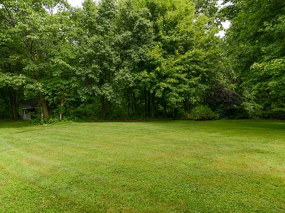 5th image of 5 Pine Brook Dr