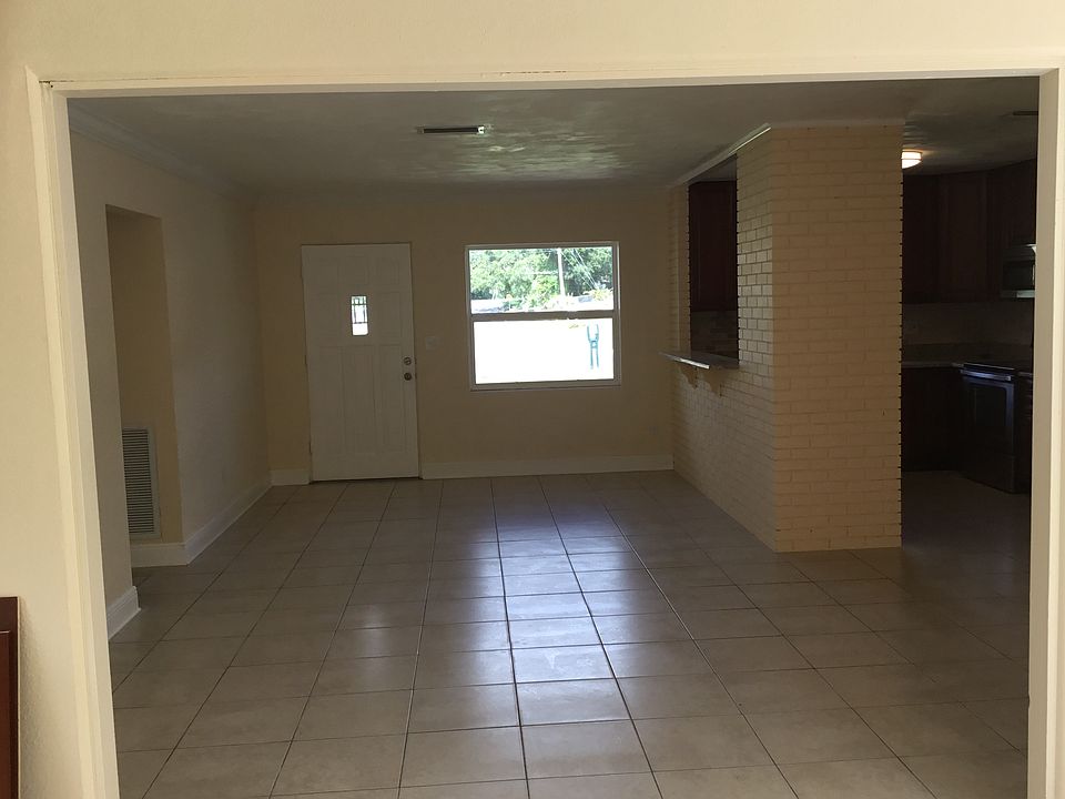 1st image of 650 E 2nd St